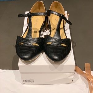 Vintage-Inspired Black Croc  Flats (EU36, US6)